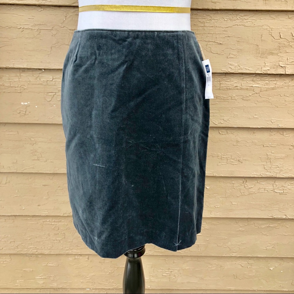 ☀️☀️☀️ 4/$20 NWT! Gap gray velvet pencil skirt!
